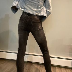 🎉2/25🎉 Black skinny jeans!